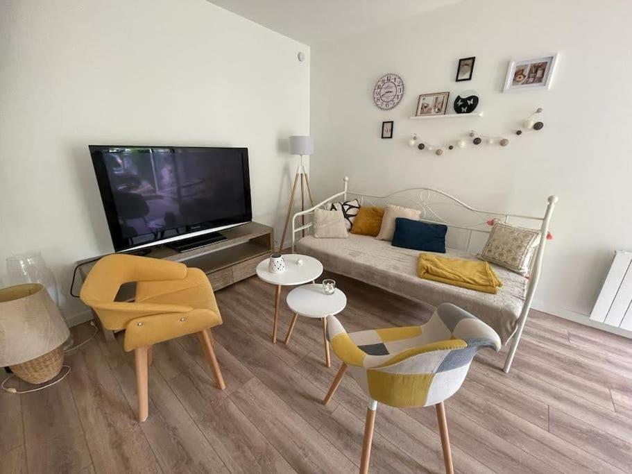 Gite De Charme - 3 Chambres, 5 Lits - De 4 A 7 Personnes Avanton Dış mekan fotoğraf